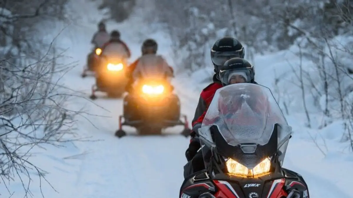 Snowmobile Voyager