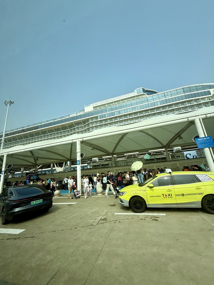 Boarding Spectrum of the Seas in Baoshan