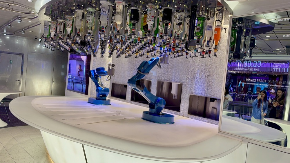 Spectrum of the Seas - Bionic Bar
