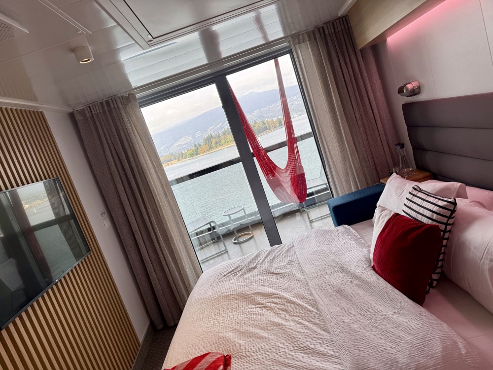 Sea Terrace balcony cabin on Brilliant Lady with red hammock
