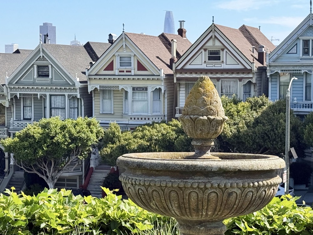 The Painted Ladies Victorian houses at Alamo Square, San Francisco