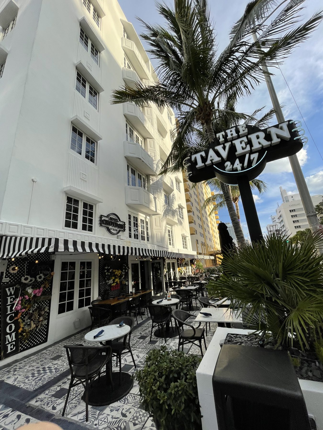 The Tavern on Collins Avenue by Hotel Croydon, Miami Beach