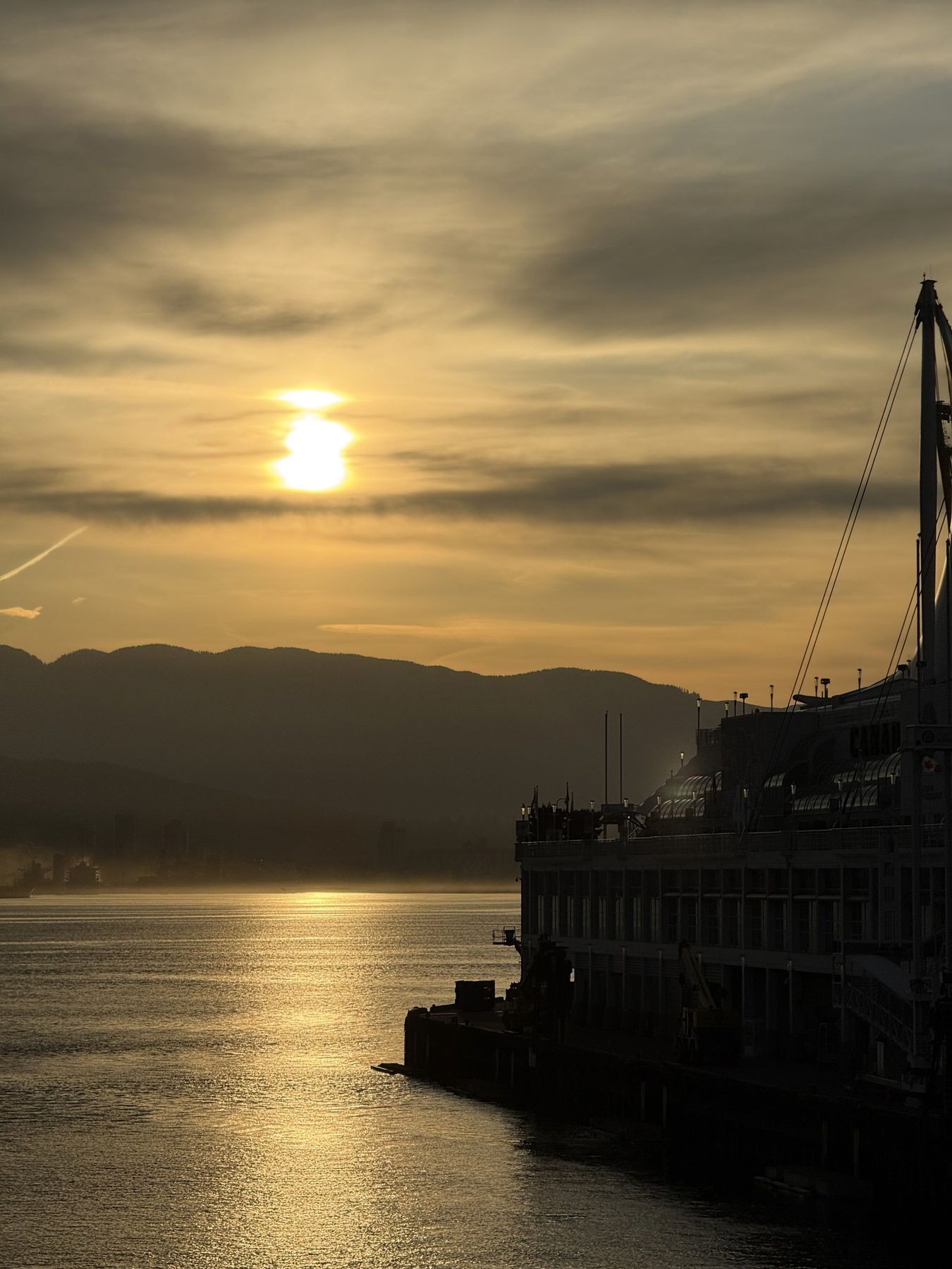 Sunrise over the water from the Vancouver waterfront