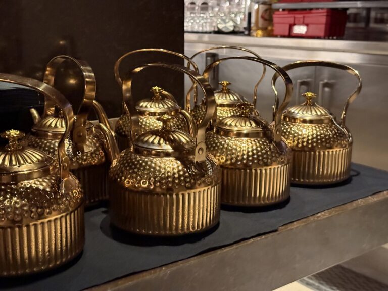 Golden decor at Ariya on Valiant Lady